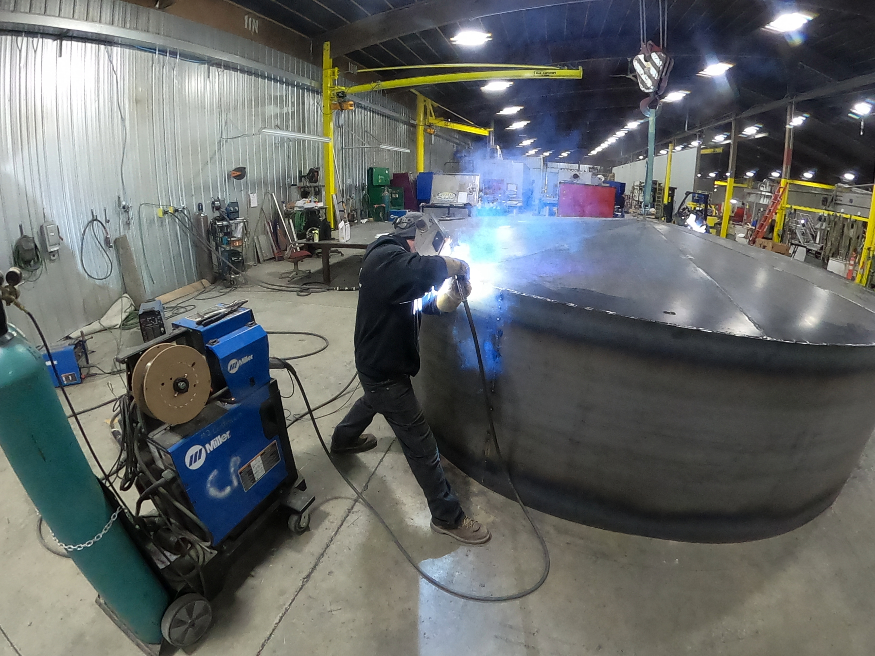 Large scale steel tank fabrication