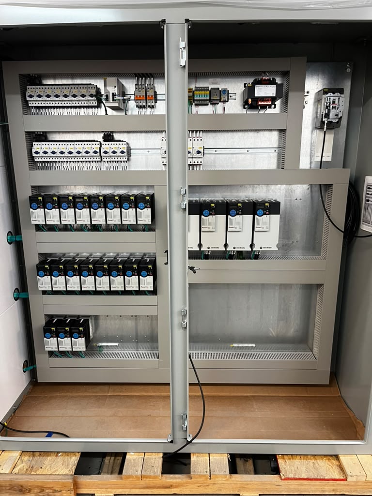 Multiple variable frequency drives and branch circuit breakers in a Mosaix Mechanical motor control panel